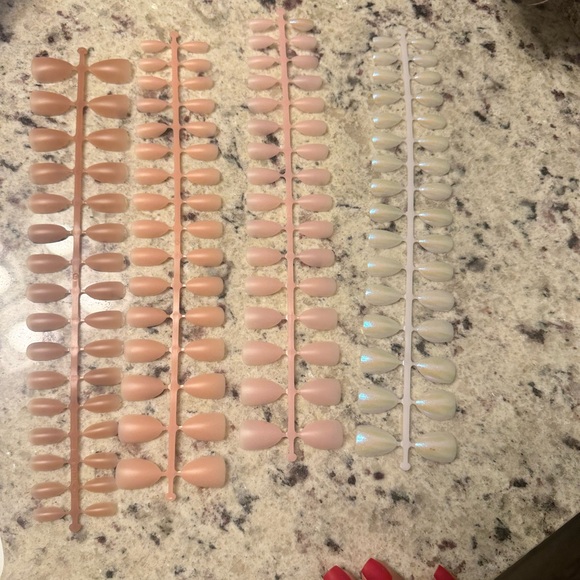 Press on nails - Picture 3 of 3